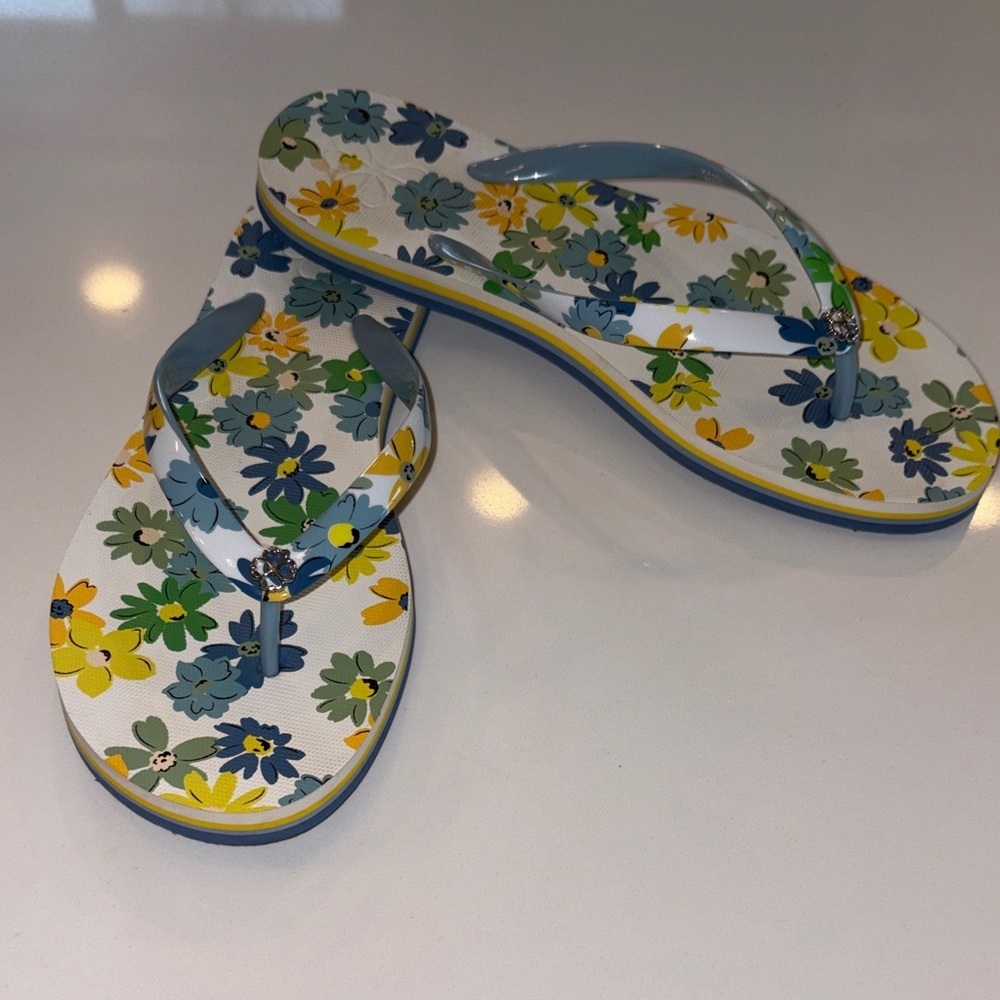 KATE SPADE ♠️ Women’s Flip Flops, excellent condition.
